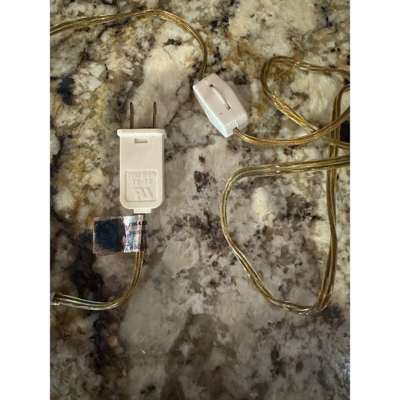 5 Electric Window Candle Lamps with Brass Plated Base, On/Off Switch, Light Bulb - Picture 4 of 4